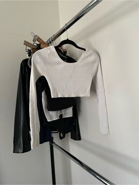 3/$15 Forever 21 ivory Ribbed Cropped Long-Sleeve Top